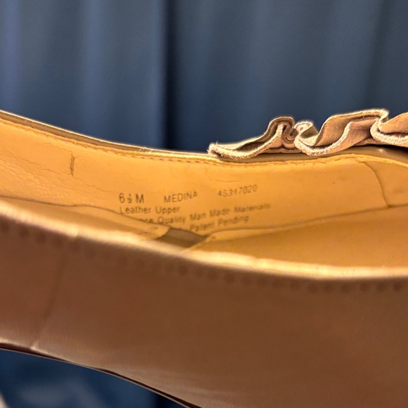 Naturalizer Beige Ruffle Heels - Picture 6 of 8